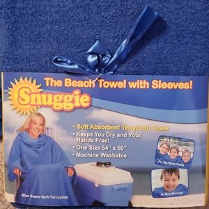 Snugglie Beach Towel with Sleeves NWOT